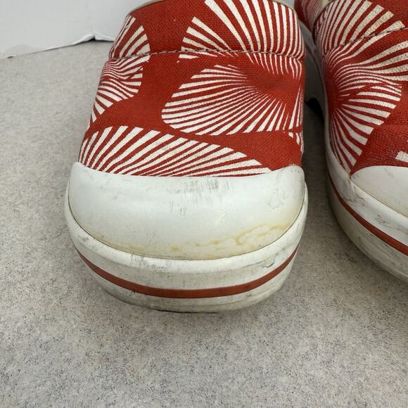 Dansko Red Fan Pattern Vegan Comfort Clogs Women’s Slip On Canvas Shoes Size 38 - Picture 4 of 13